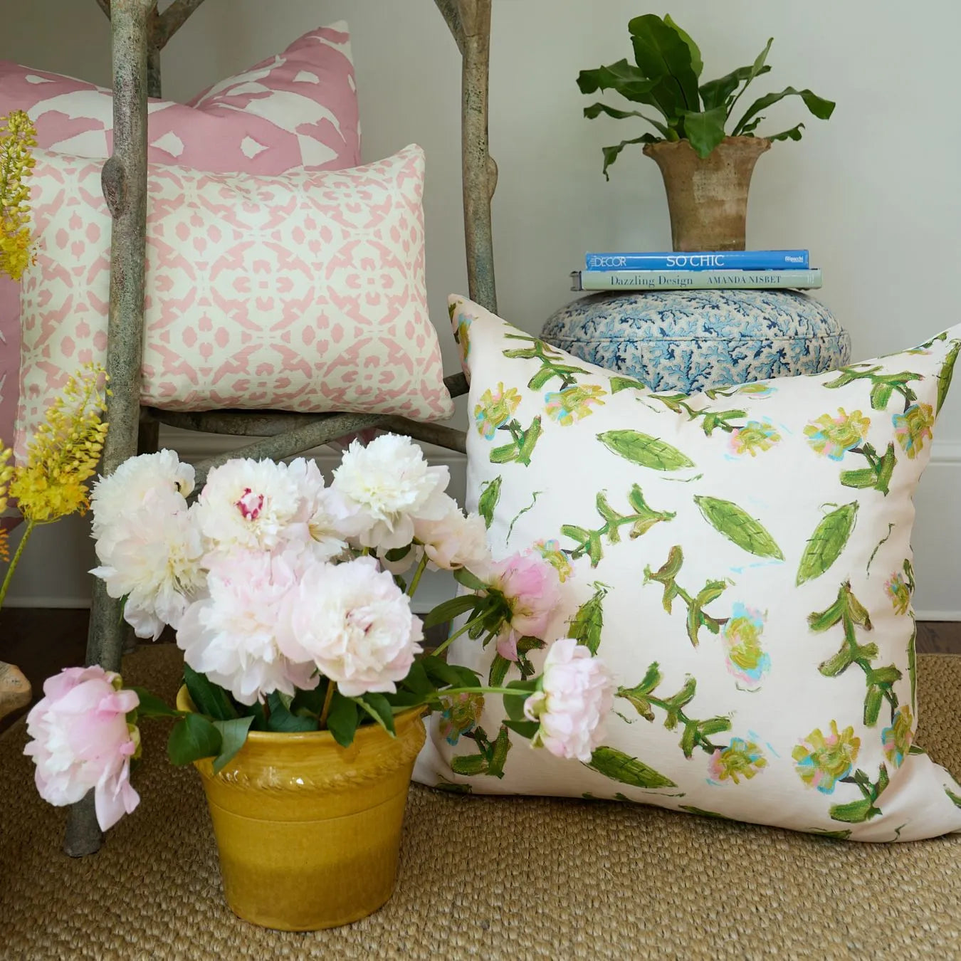 Flor Rosa 26x26 Pillow