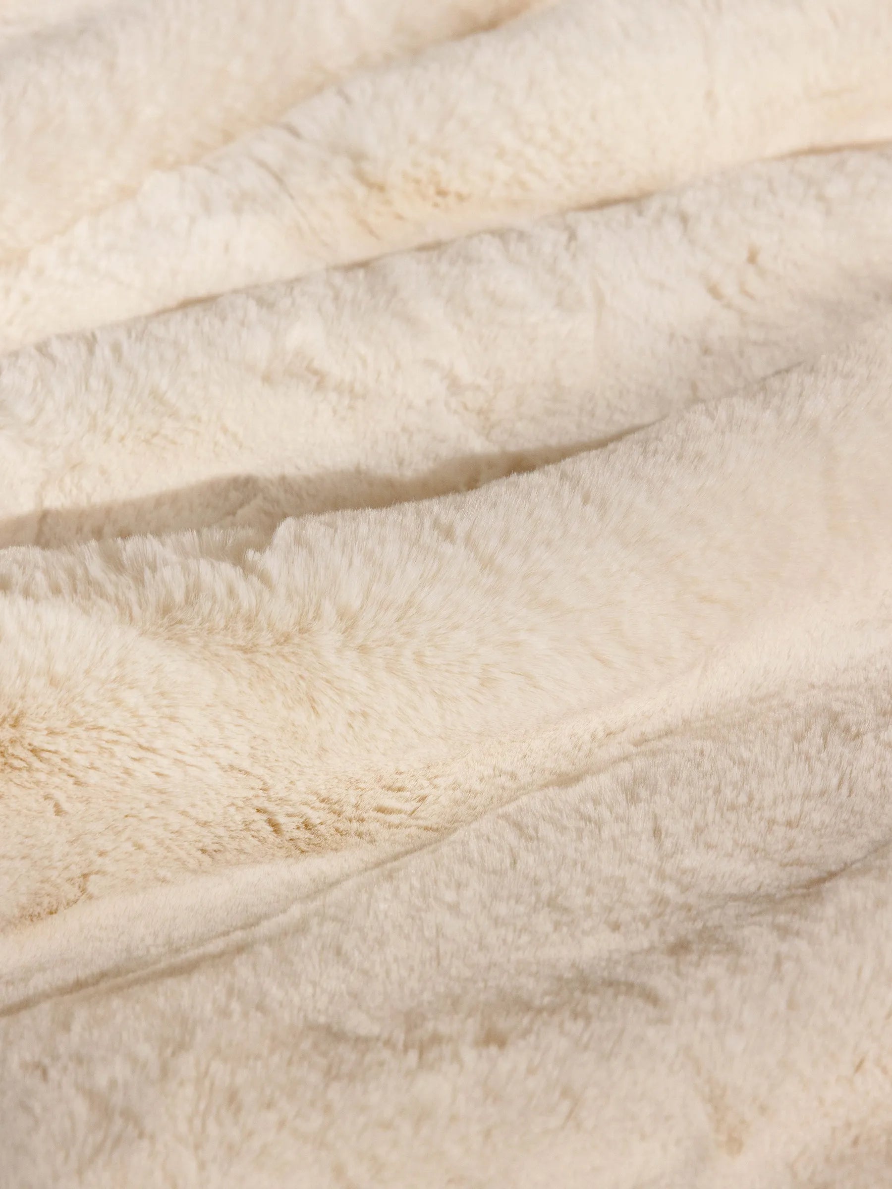 Cuddle Blanket with Faux Fur-like Texture