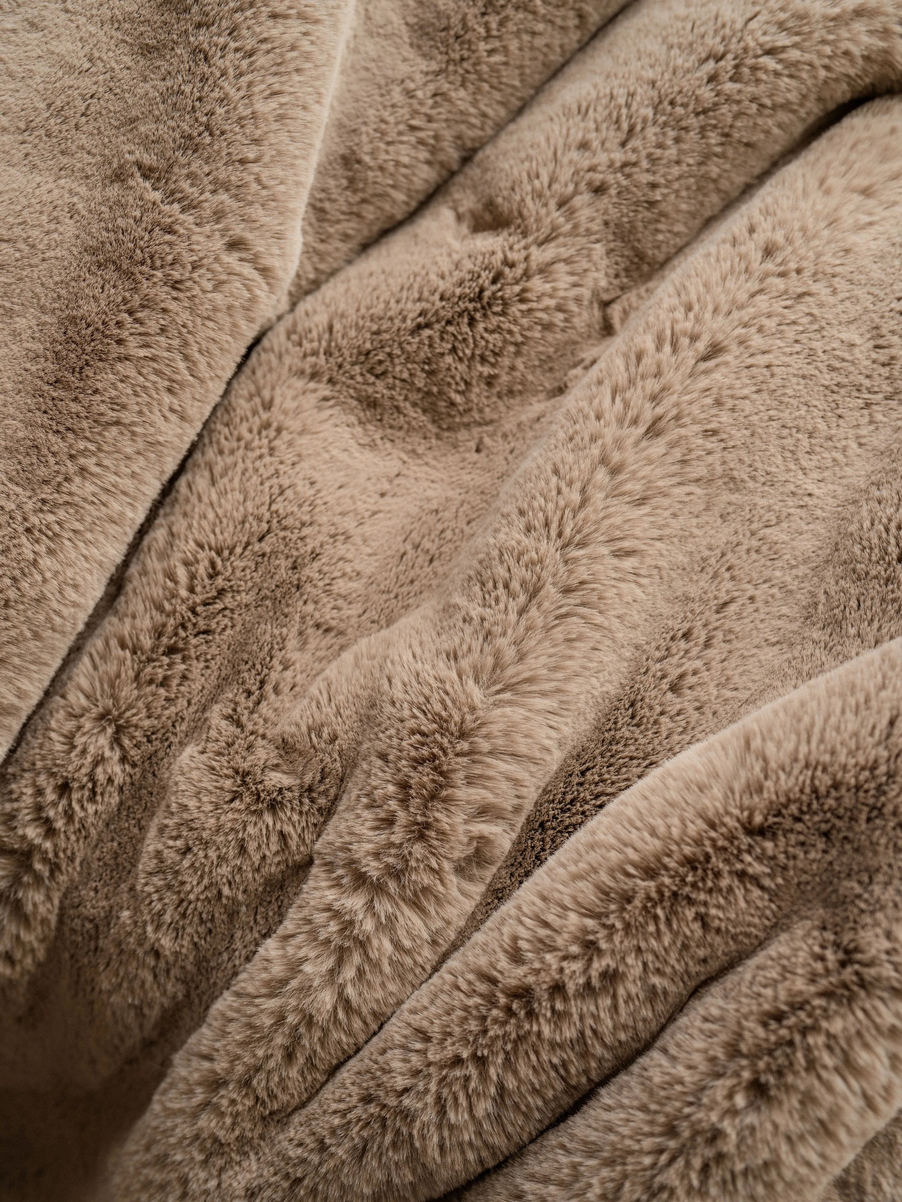 Cuddle Blanket with Faux Fur-like Texture