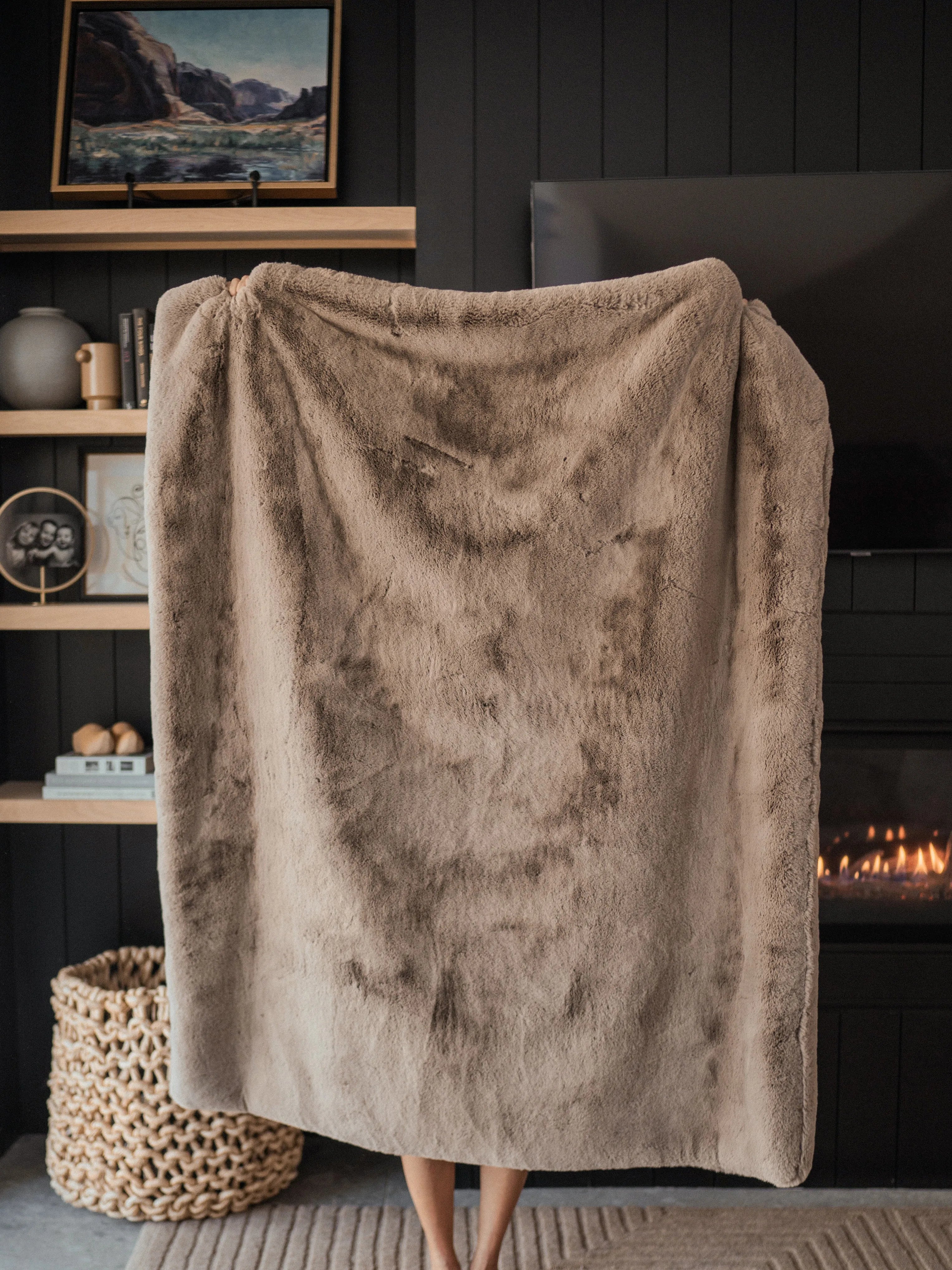 Cuddle Blanket with Faux Fur-like Texture