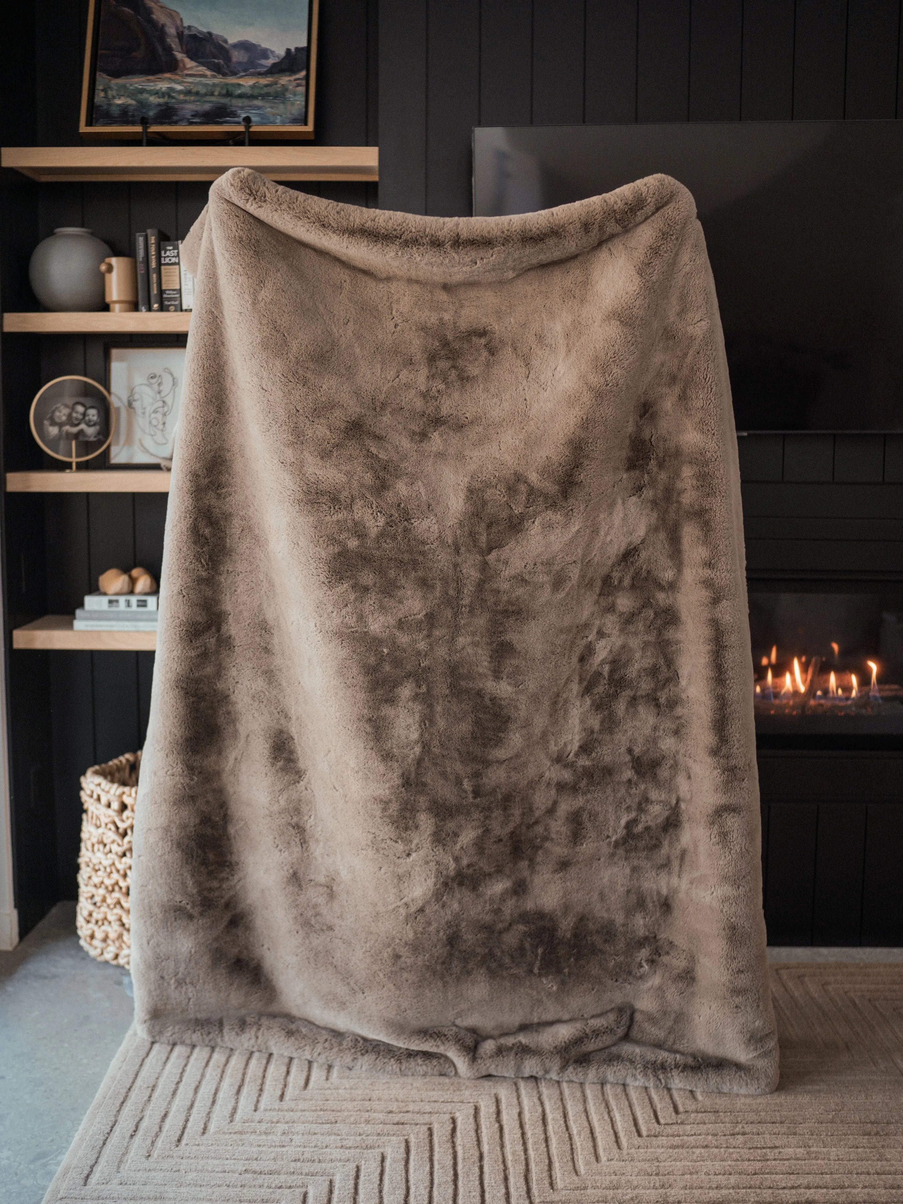 Cuddle Blanket with Faux Fur-like Texture