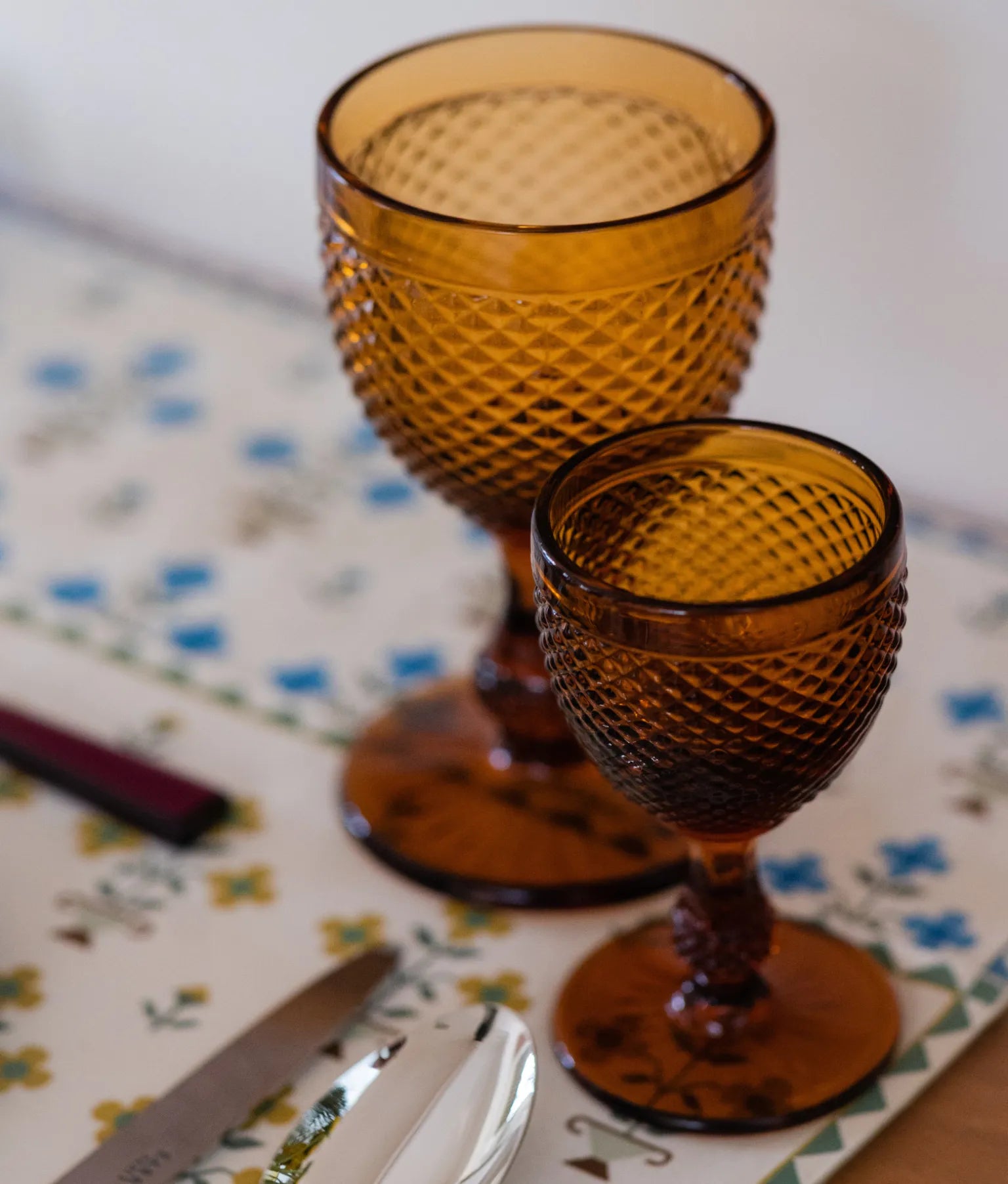 Stemmed White Wine Glass, Dark Amber