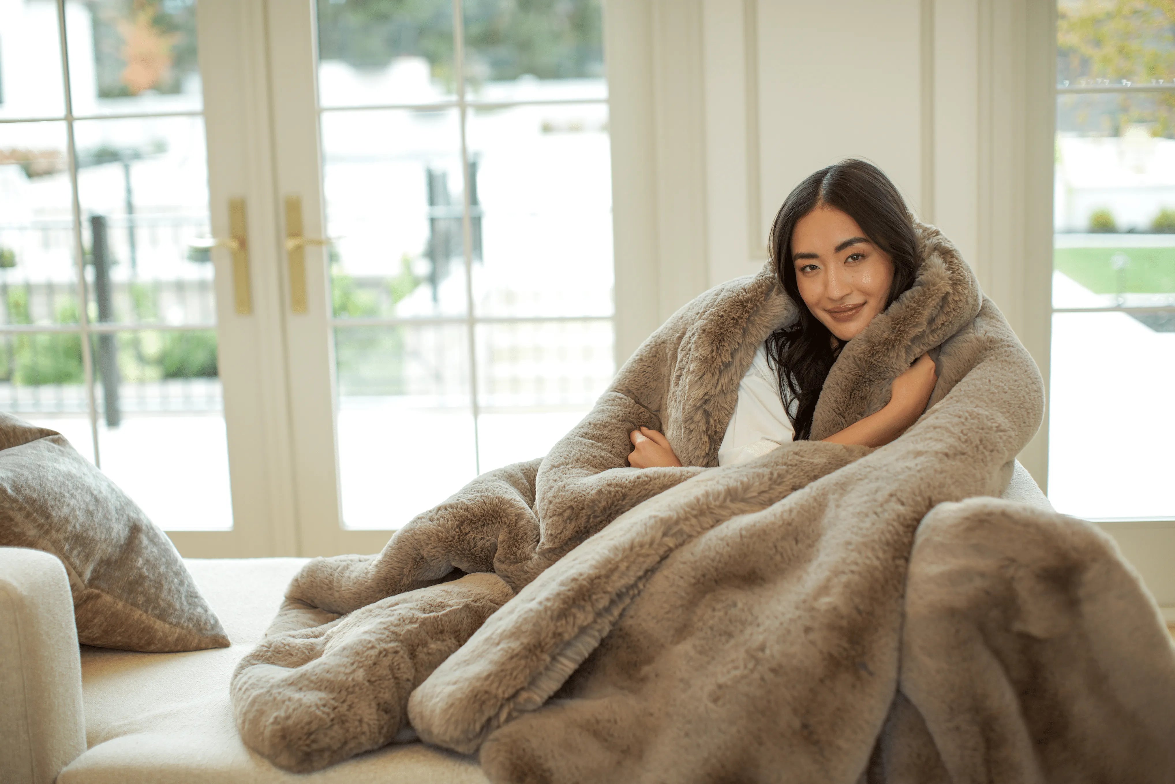 Cuddle Blanket with Faux Fur-like Texture