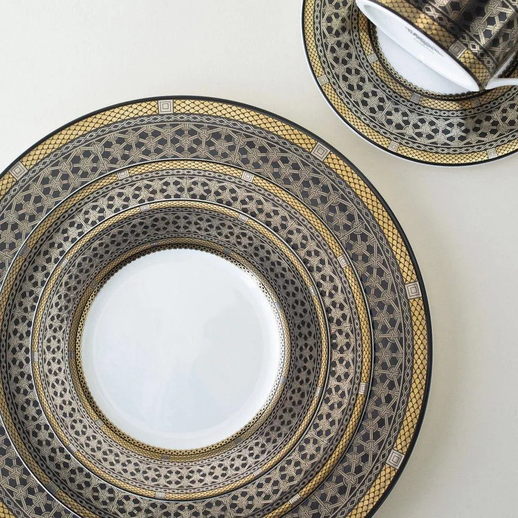 Caskata Wholesale Hawthorne Onyx Gold & Platinum Dinner Plate