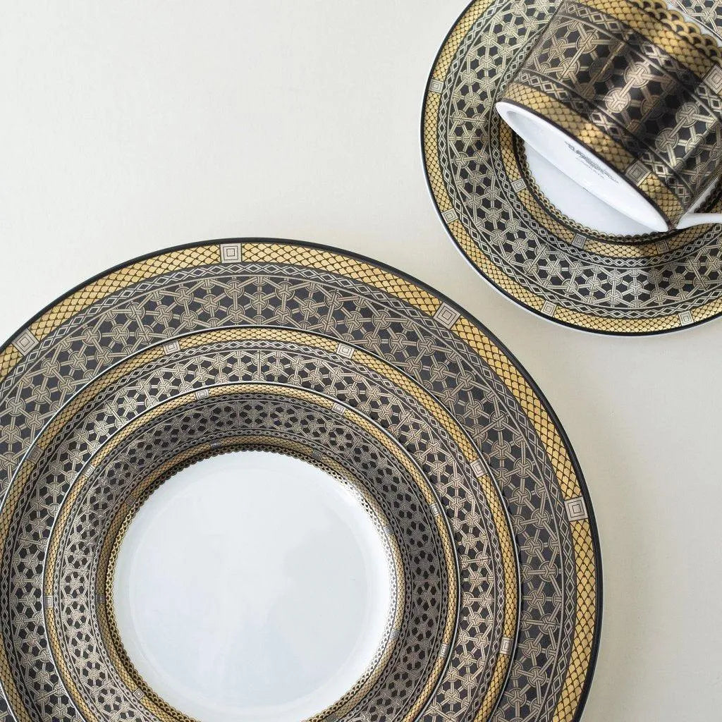 Caskata Wholesale Hawthorne Onyx Gold & Platinum 5-Piece Place Setting