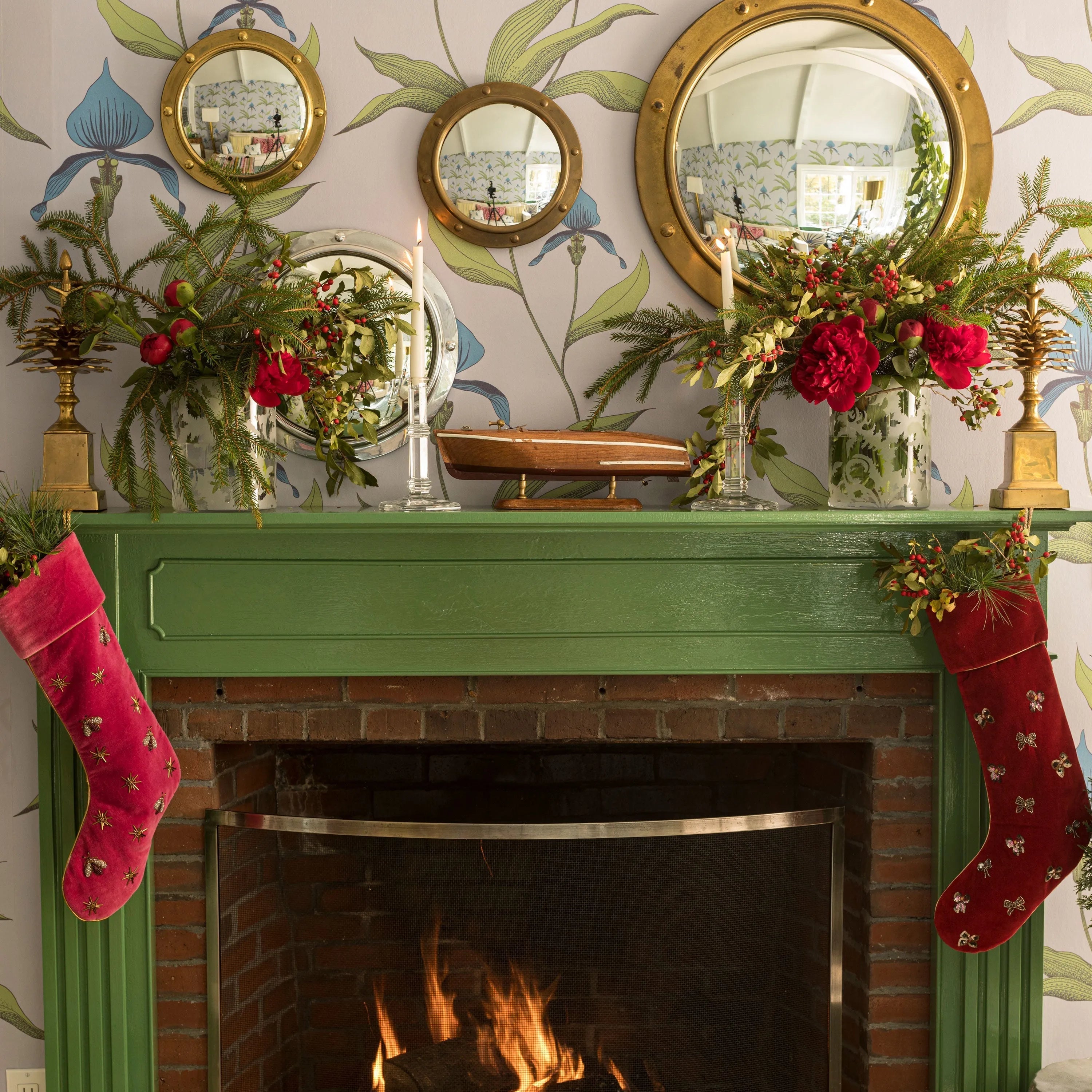 Sparkle bee stocking, berry pink