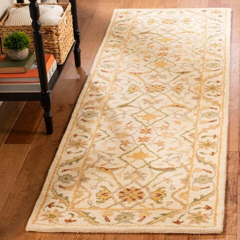 Antiquity Wool Rug in Ivory