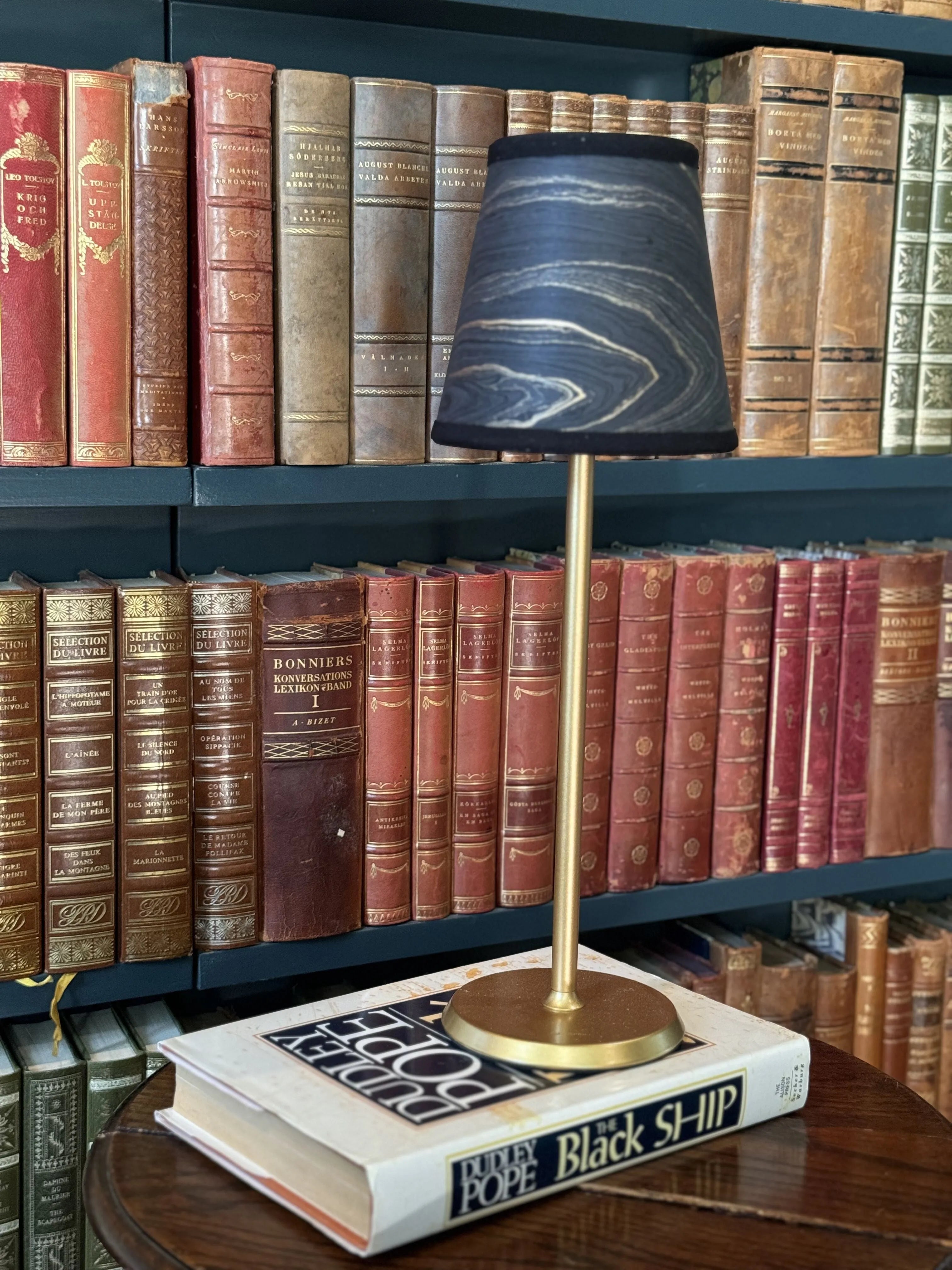 Small Marble Shade Cover in Black