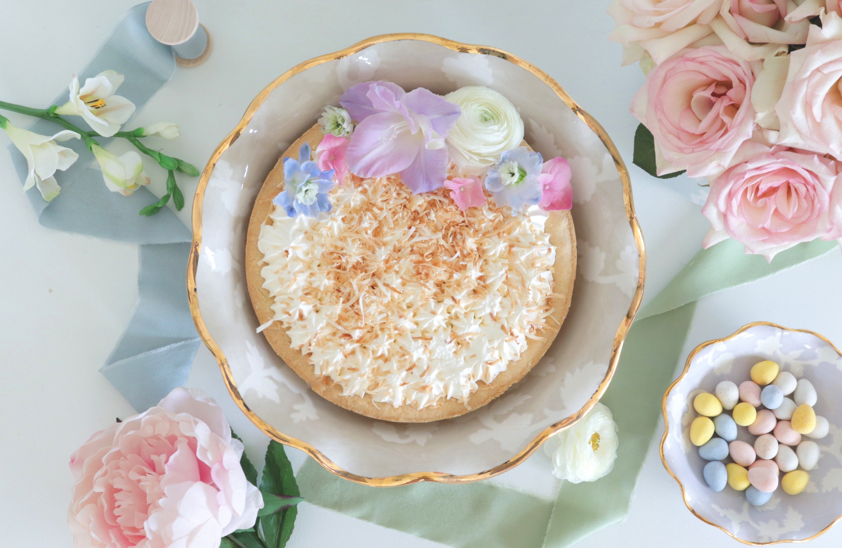 Chinoiserie Dreams Scalloped Bowls with 22K Gold Accent