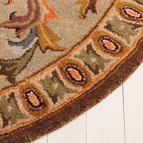 Classic Wool Rug in Beige and Olive