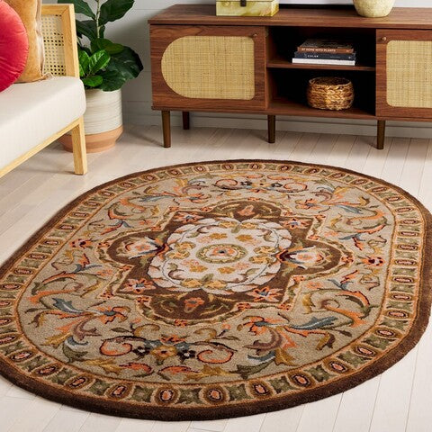 Classic Wool Rug in Beige and Olive