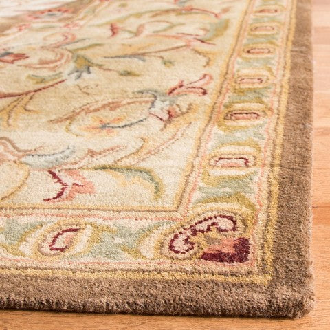 Classic Wool Rug in Beige and Olive