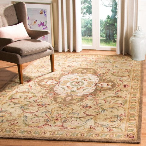 Classic Wool Rug in Beige and Olive