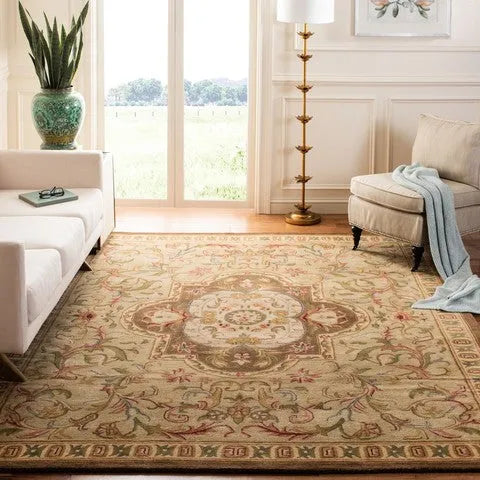 Classic Wool Rug in Beige and Olive