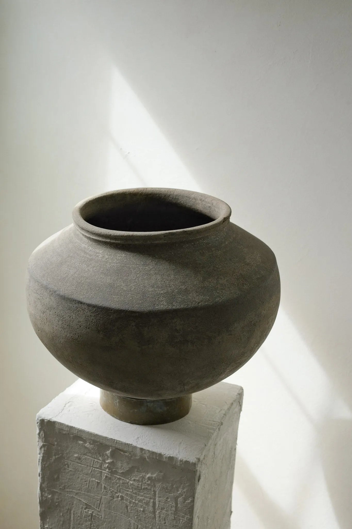 Mud Pot with Base (Large)