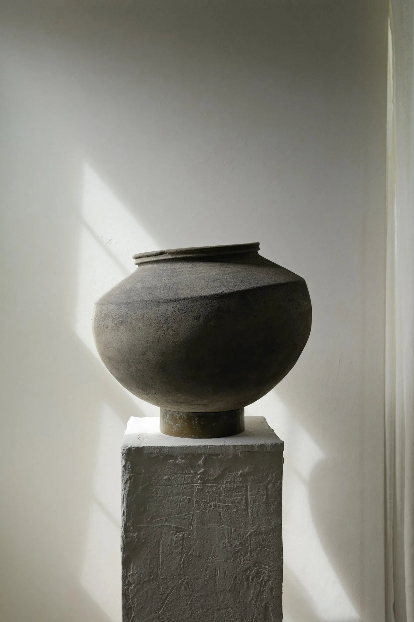 Mud Pot with Base (Large)