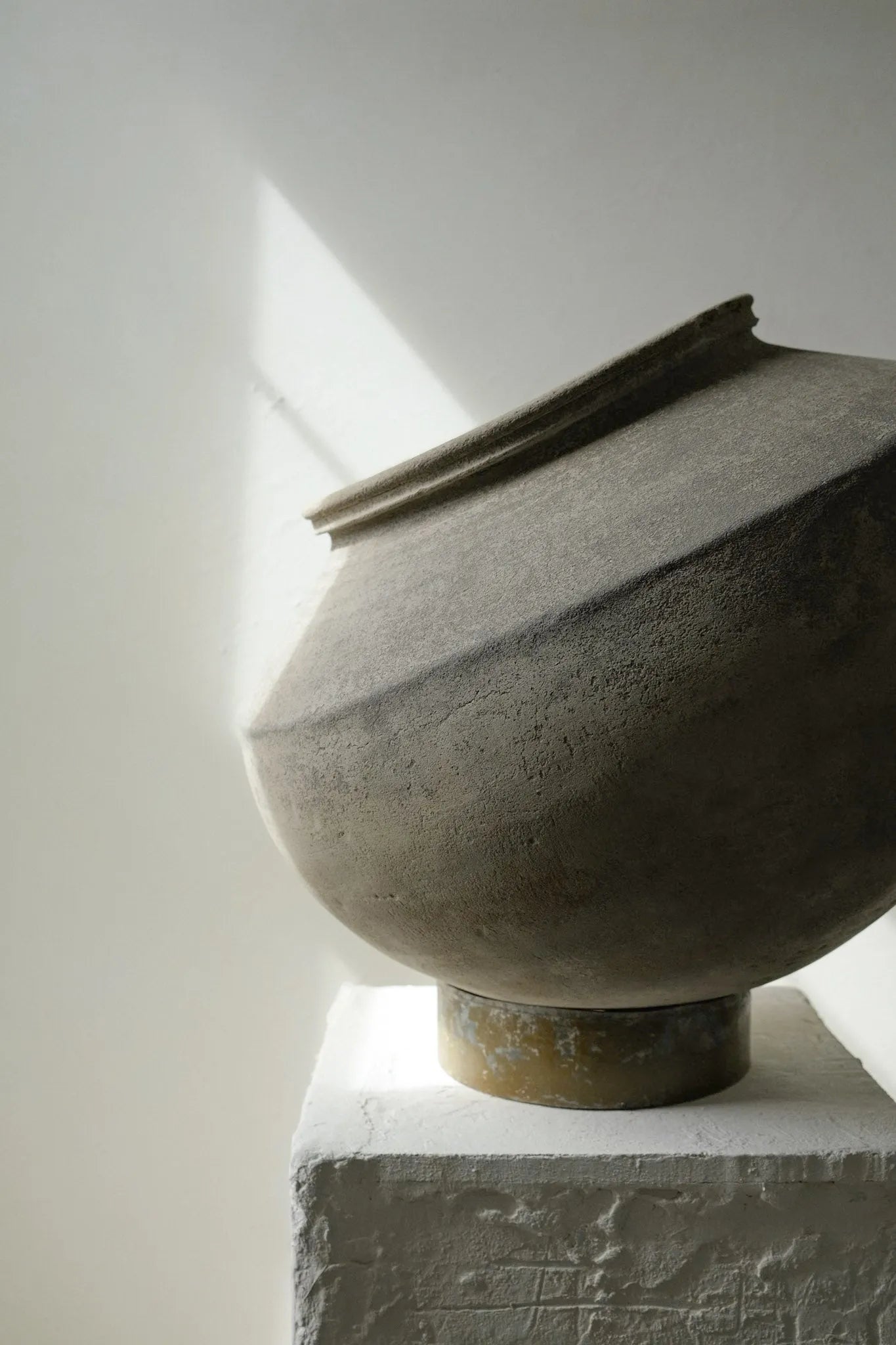 Mud Pot with Base (Large)