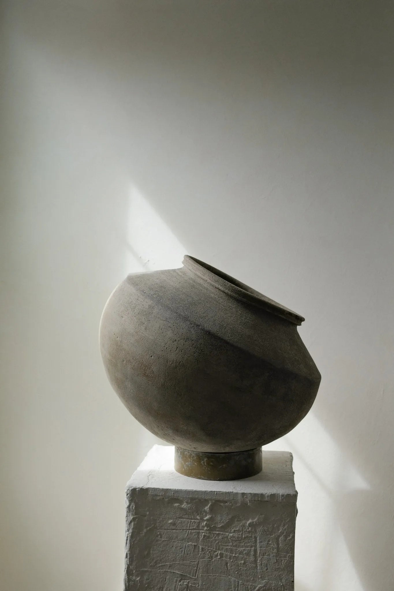 Mud Pot with Base (Large)