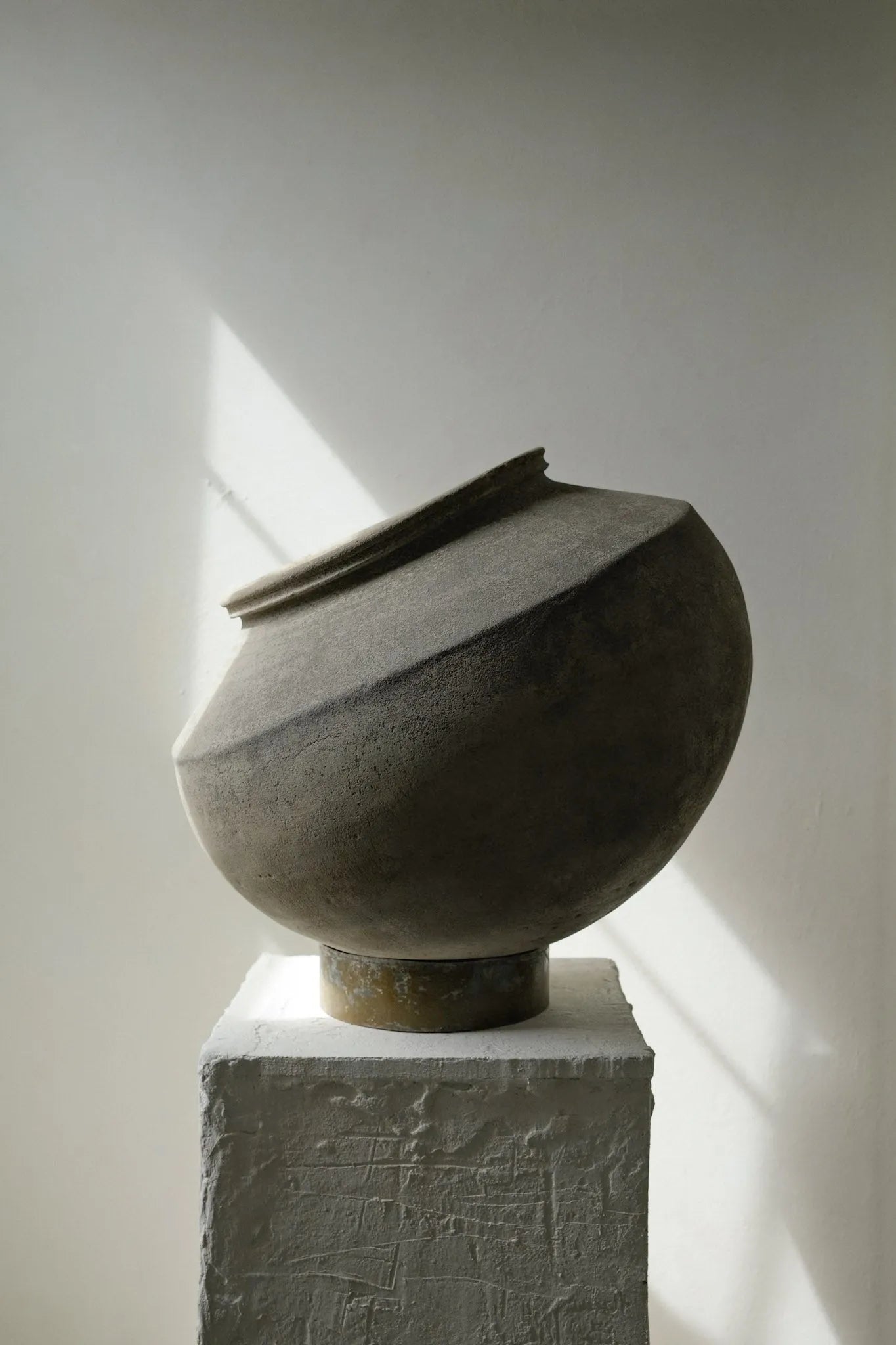 Mud Pot with Base (Large)