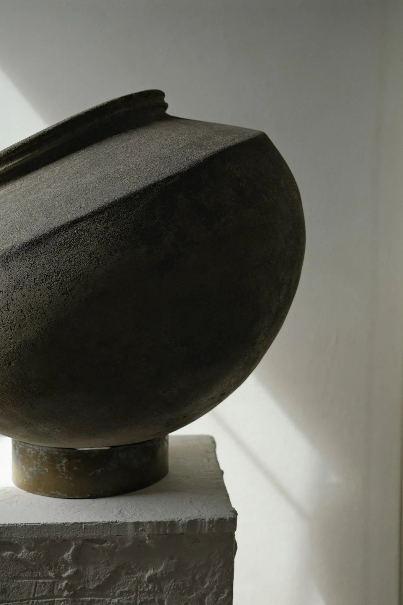 Mud Pot with Base (Large)