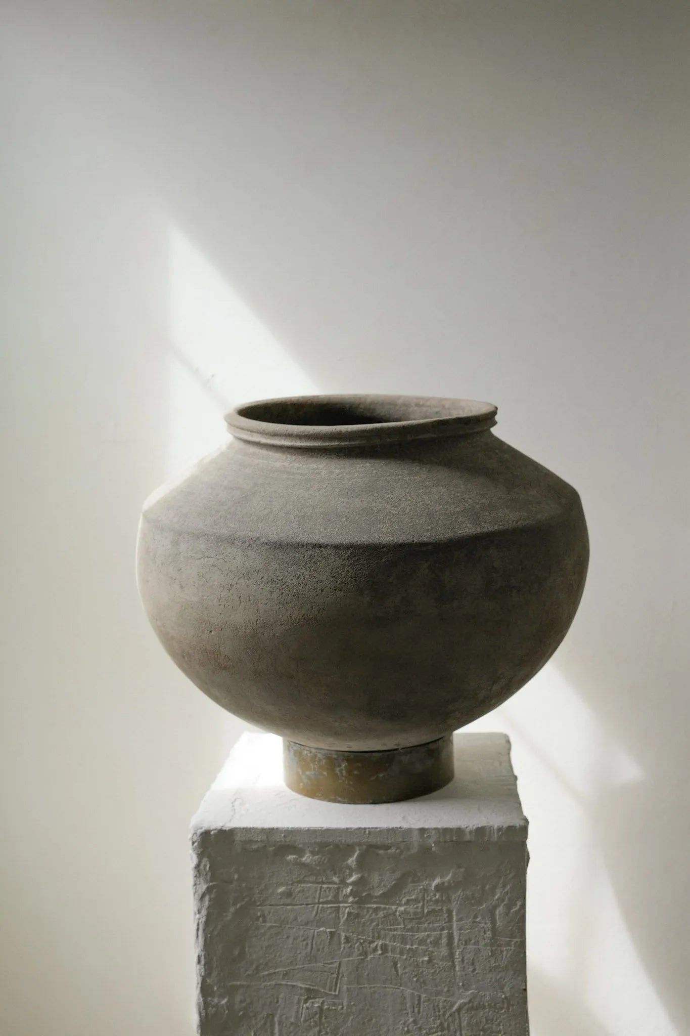 Mud Pot with Base (Large)