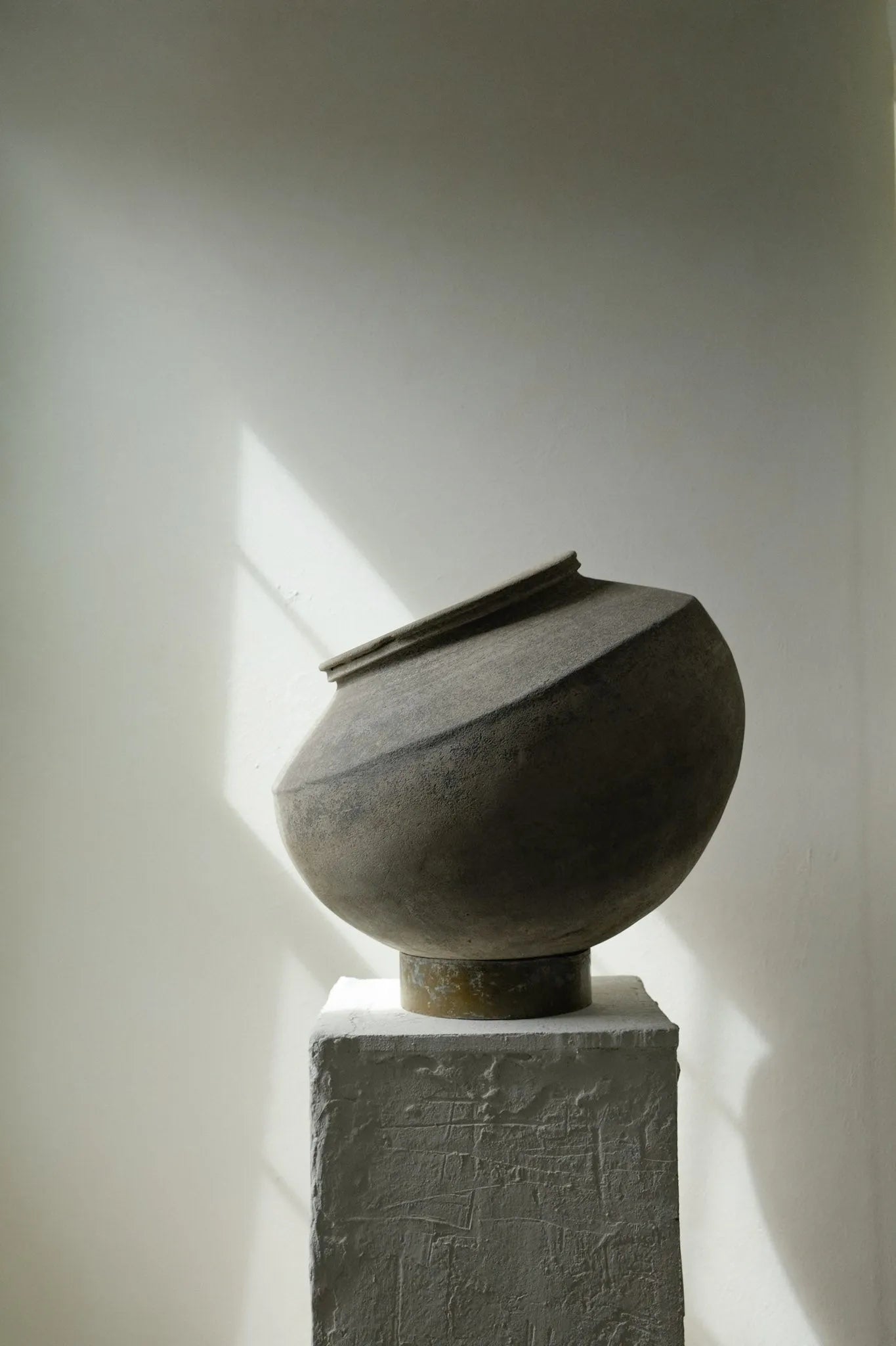 Mud Pot with Base (Large)