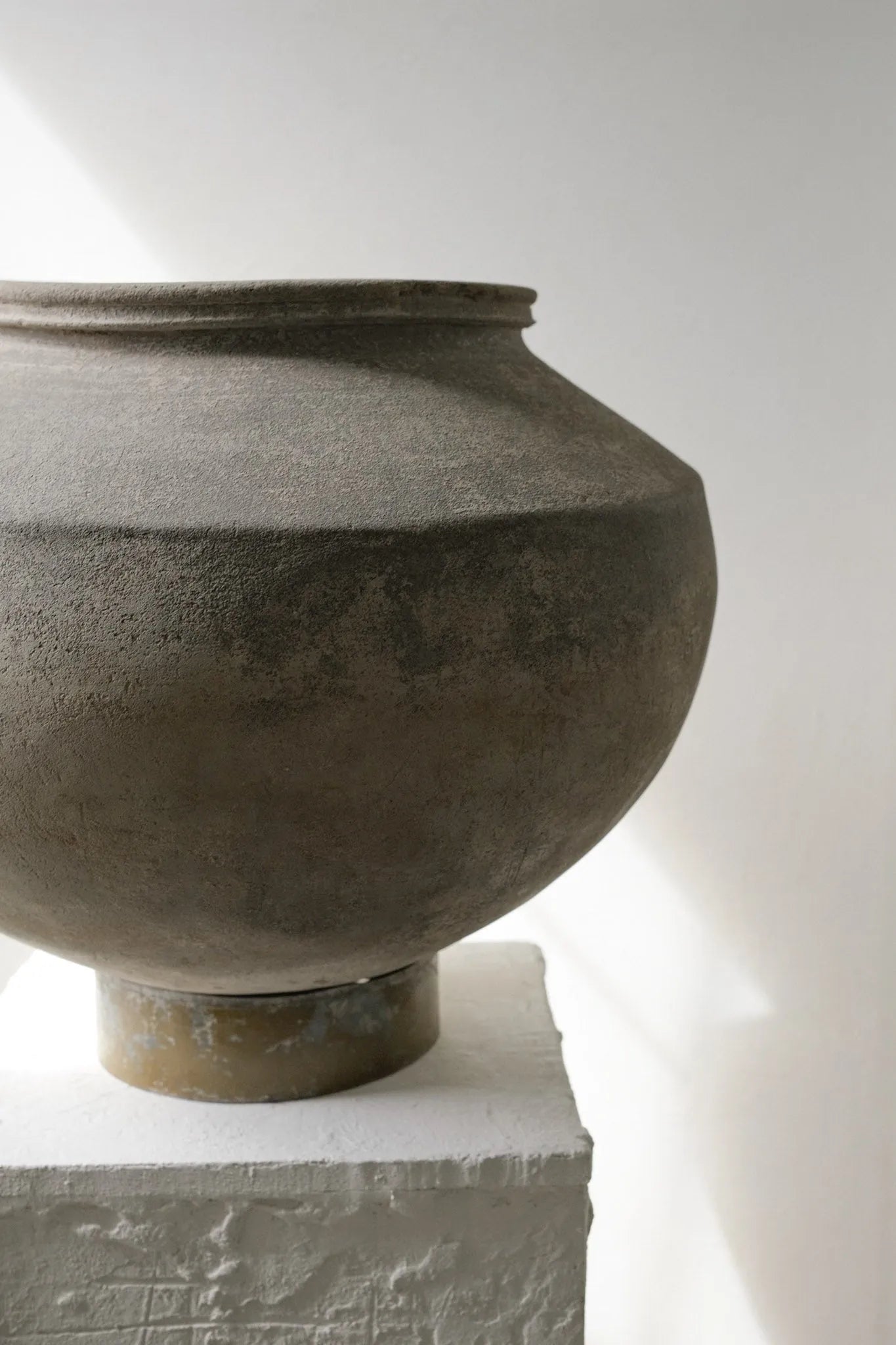 Mud Pot with Base (Large)