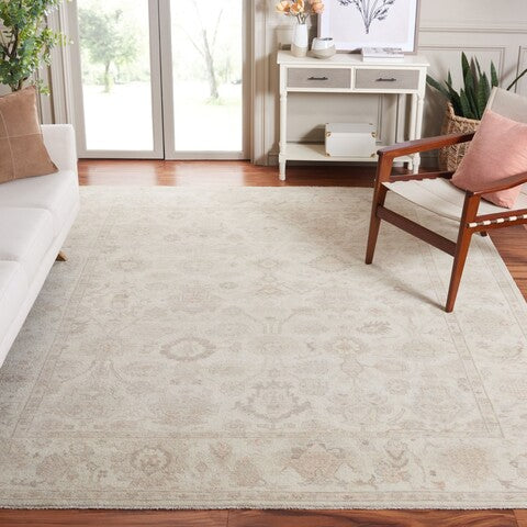 Oushak Wool Rug in Beige and Light Gray